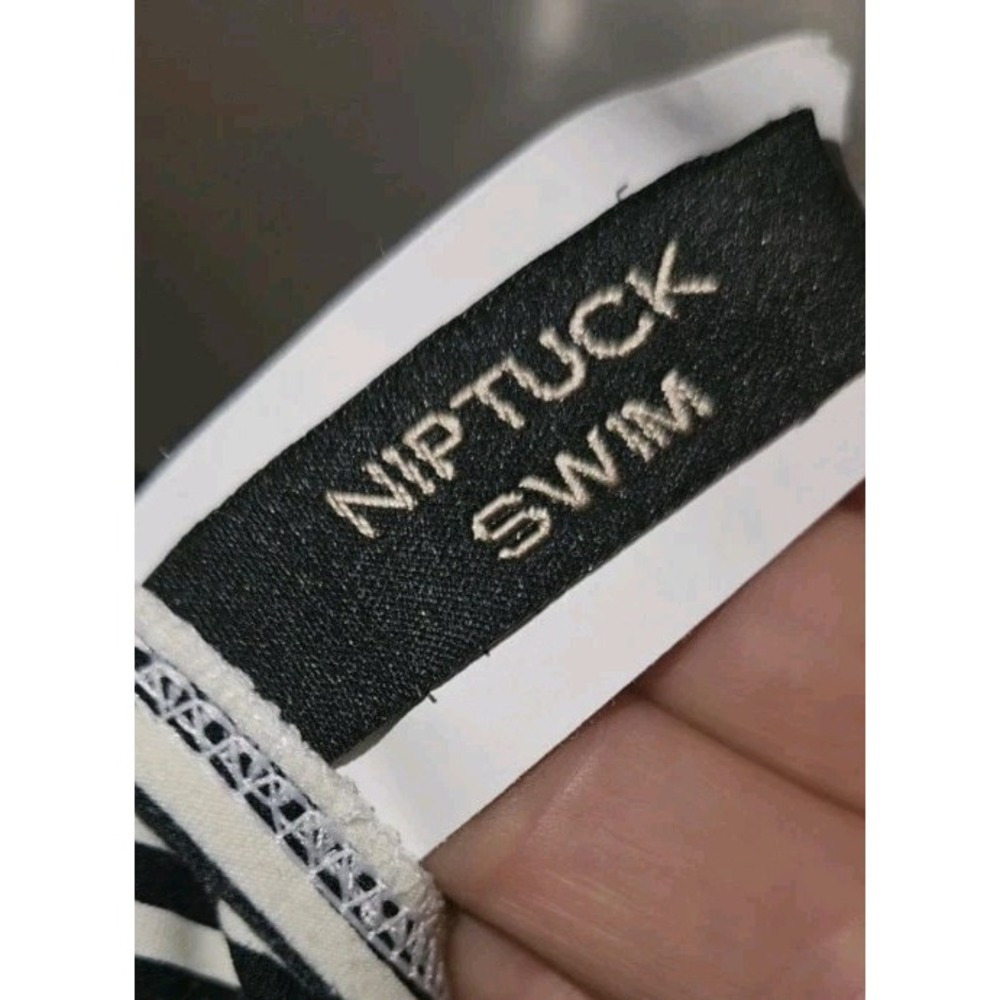 Nip‎ Tuck Swimsuit One Piece Size 8 Multi Fit Cup Rufflle Black & White Striped - Picture 3 of 5